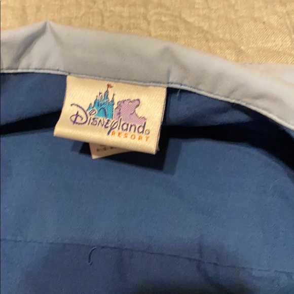 Disney resort men’s bowling shirt. - Picture 2 of 10